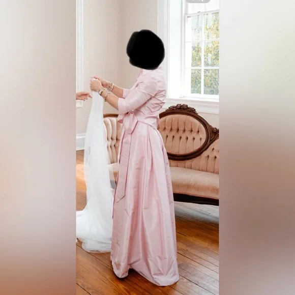 Effortlessly Elegant Gown - Perfect Pink. Luciana Emilia. Size 4 Gorgeous Dress - Picture 4 of 16